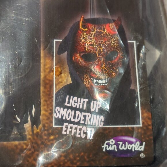 Smoldering Light Up Devil Costume for Boys - NWT Size 10-12 - Picture 4 of 6